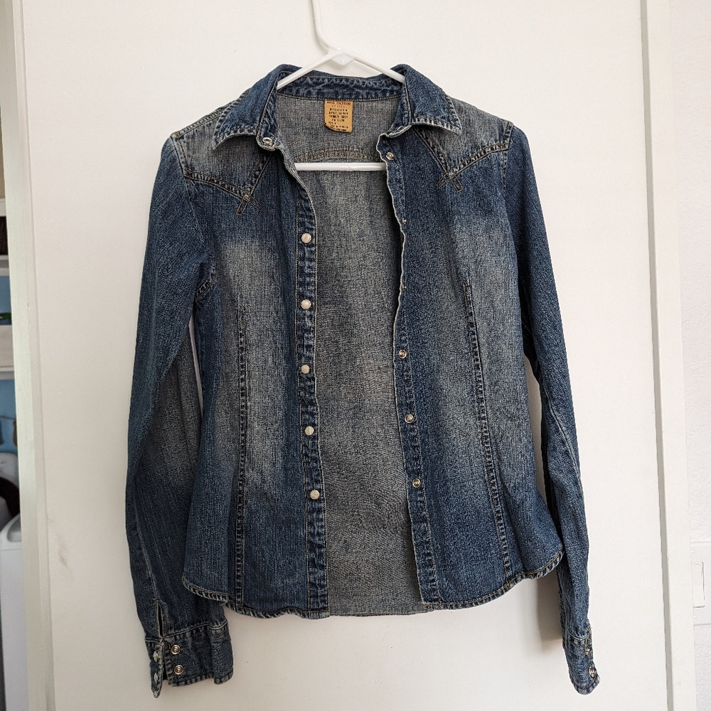 Denim shirt with pearl snaps